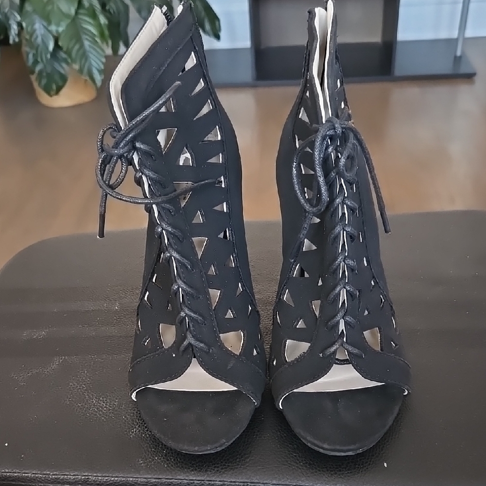 Black Lace-Up Women's Shoes